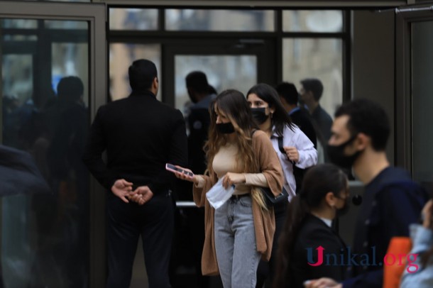 Tələbələr 1 il 6 aydan sonra universitetdə - FOTOLAR